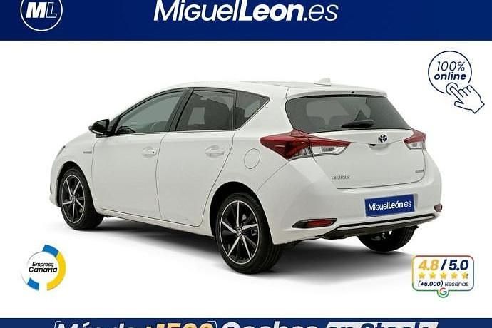 Usado Toyota Auris Hybrid 136 CV (100 kW) 2018 Blanco Utilitario