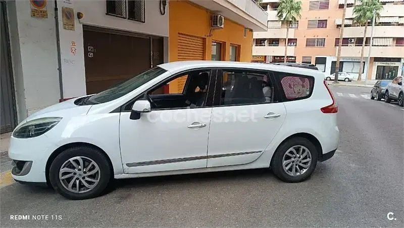 Usado Renault Scénic III Dynamique 110 CV (80 kW) 2012 Blanco Monovolumen