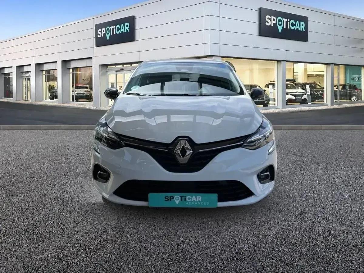 Usado Renault Clio Techno 100 CV (73 kW) 2022 Blanco Utilitario