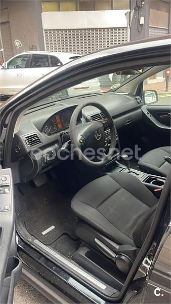 Usado Mercedes A180 Elegance 109 HP (80 kW) 2010 Preto Monovolume