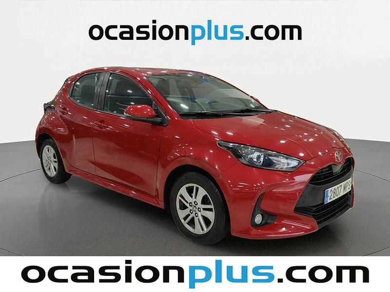 Usado Toyota Yaris Edition 125 CV (91 kW) 2024 Rojo Utilitario