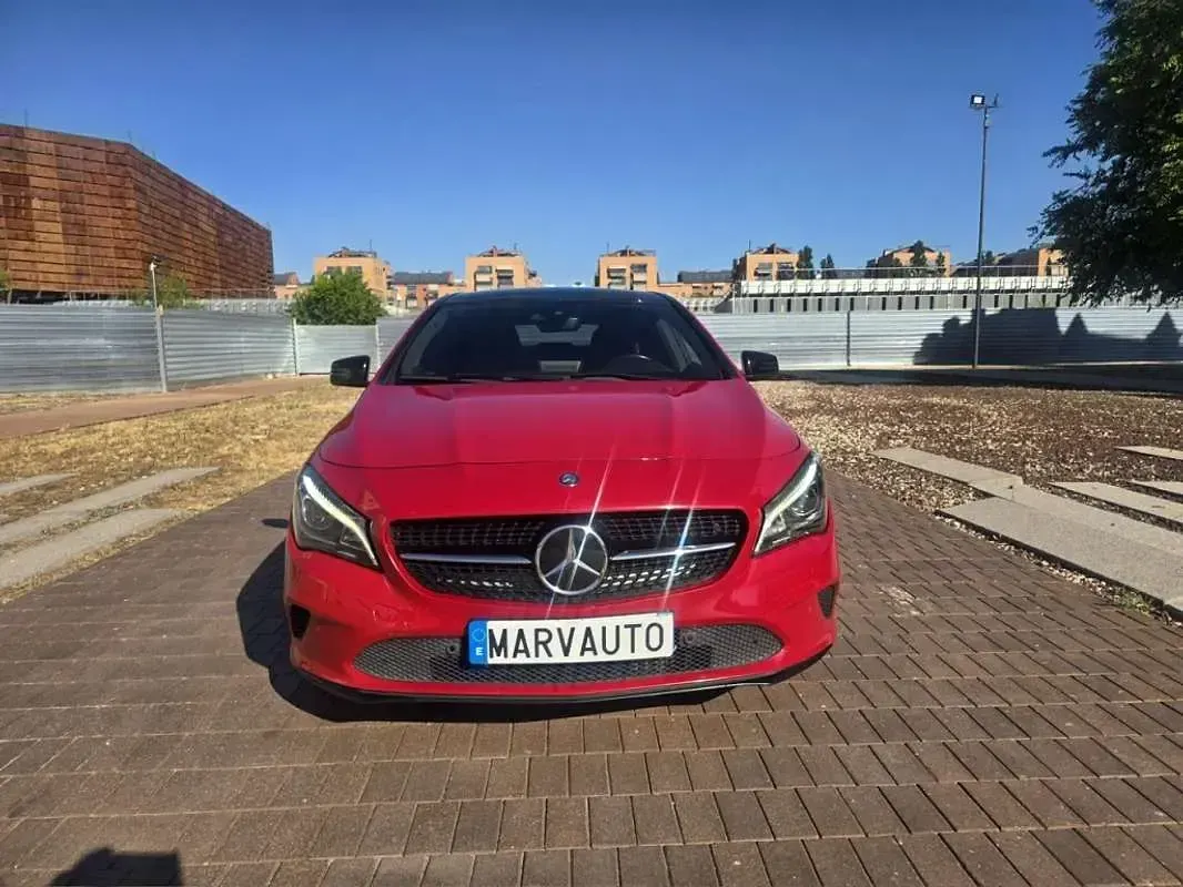 Usado Mercedes CLA220 Shooting Brake Urban 177 CV (130 kW) 2016 Rojo Familiar