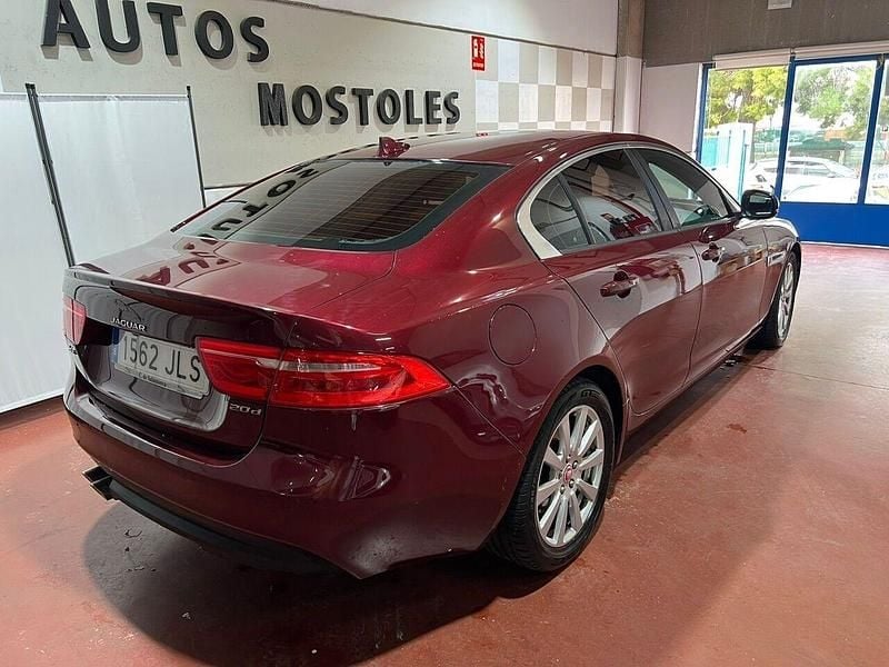 Usado Jaguar XE Pure 180 CV (132 kW) 2016 Rojo Berlina