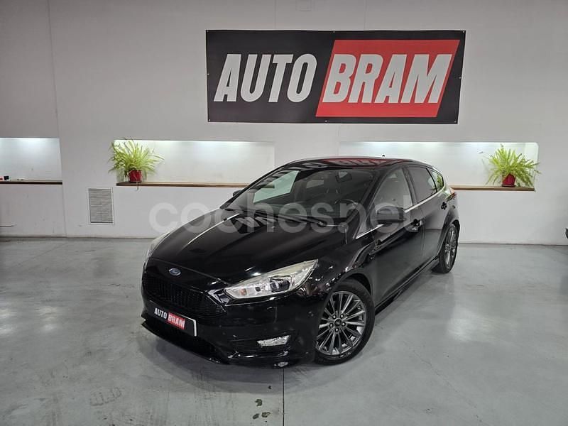Negro Usado 2016 Ford Focus ST-Line Berlina | 7490 € (Precio justo) - Imagen 1/4