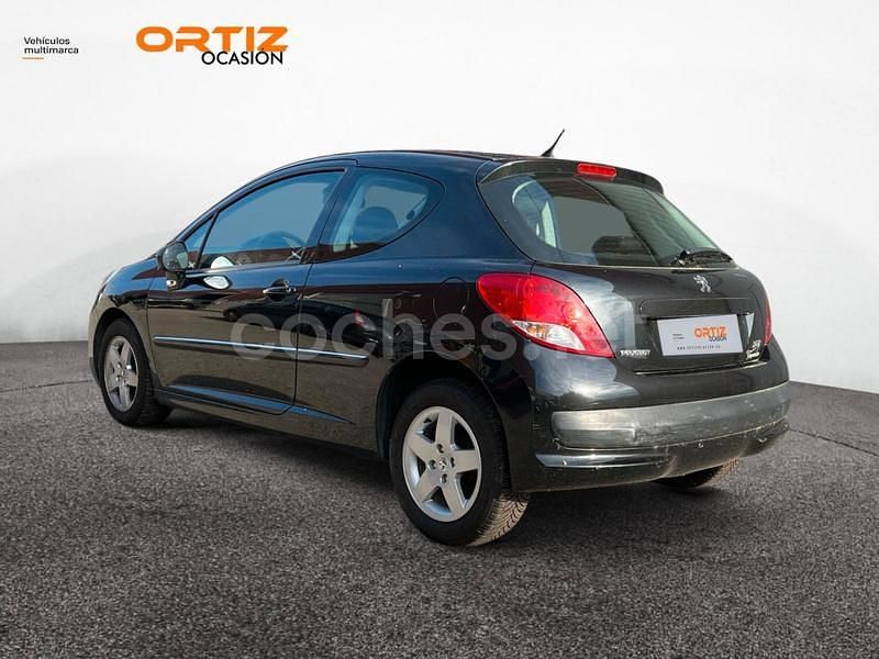 Usado Peugeot 207 Active 95 CV (69 kW) 2011 Negro Berlina