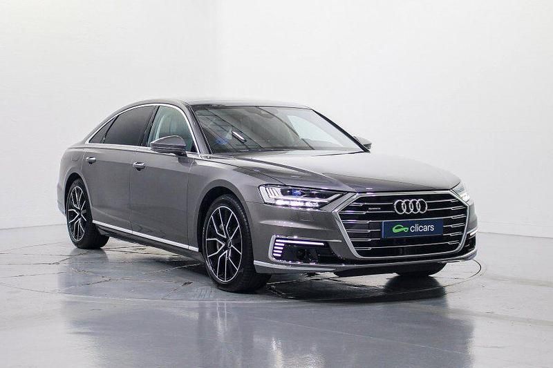 Usado Audi A8L Ambiente 449 CV (330 kW) 2021 Gris Berlina