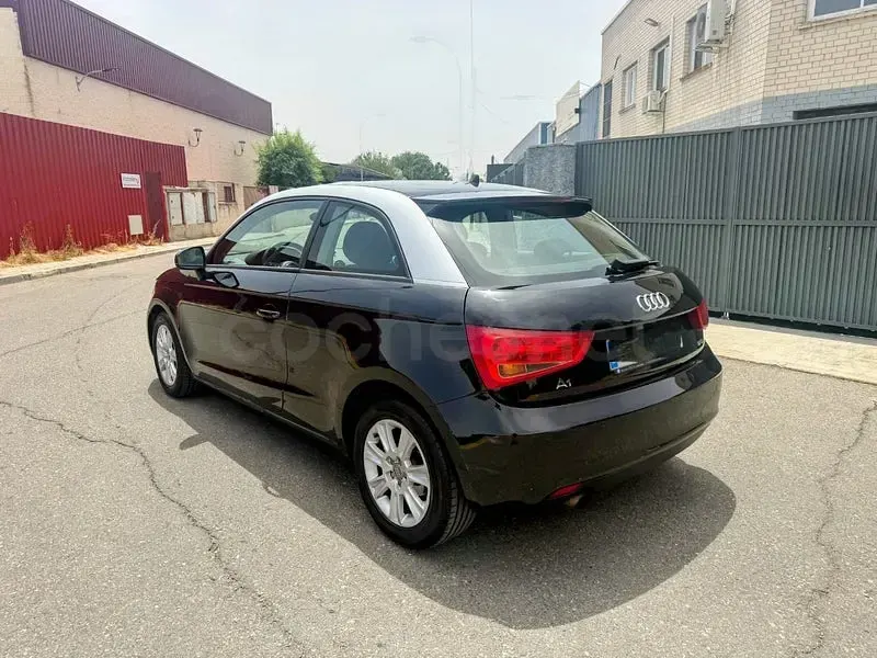 Usado Audi A1 Attraction 86 CV (63 kW) 2012 Negro Utilitario