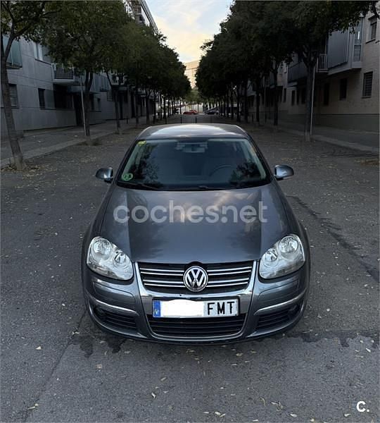 Gris / plata Usado 2007 VW Jetta Trendline Berlina | 4990 € (Precio justo) - Imagen 1/4