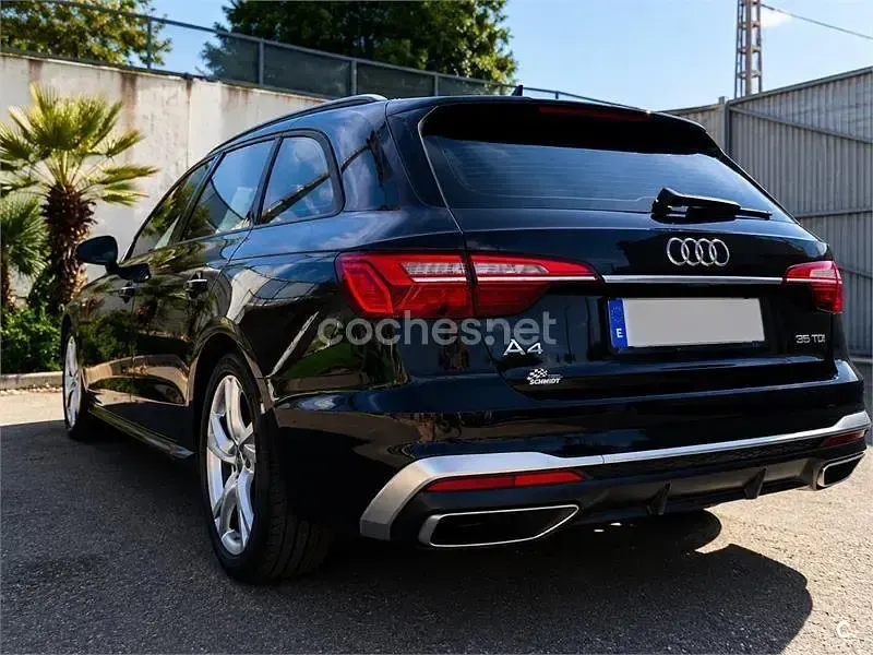Usado Audi A4 S-Line 163 CV (119 kW) 2021 Negro Familiar
