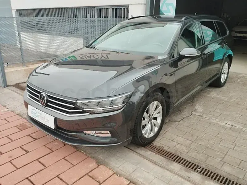 Usado VW Passat Business 122 CV (89 kW) 2022 Gris / plata Familiar