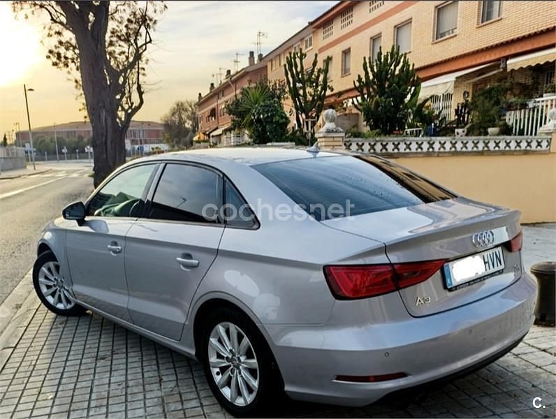 Usado Audi A3 Attraction 150 CV (110 kW) 2014 Gris / plata Berlina