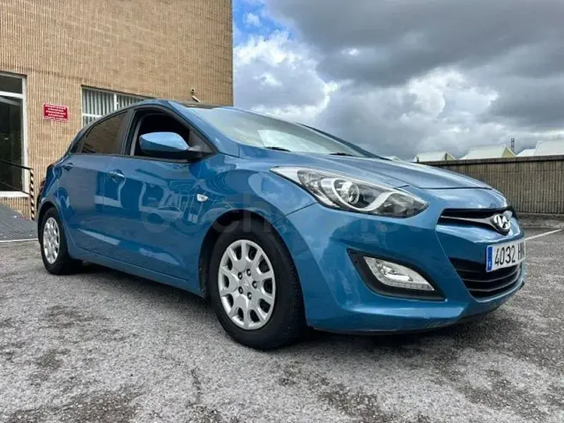 Usado Hyundai i30 GO! 90 CV (66 kW) 2014 Azul Berlina