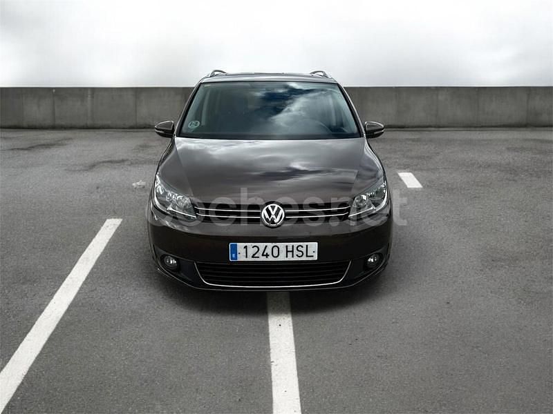 Usado VW Touran Advance 105 CV (77 kW) 2013 Marrón Monovolumen