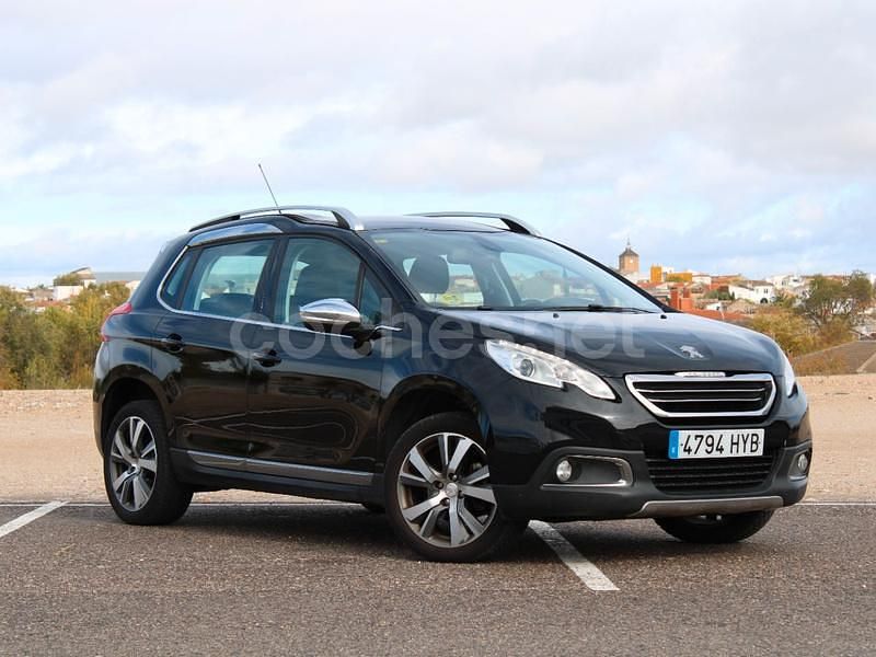 Usado Peugeot 2008 Allure 115 CV (84 kW) 2014 Negro SUV