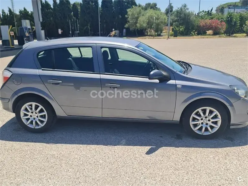 Usado Opel Astra Sport 100 CV (73 kW) 2006 Azul Berlina