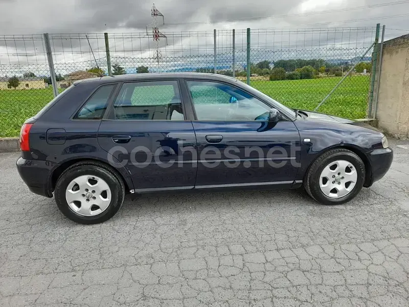 Usado Audi A3 Ambiente 110 CV (80 kW) 2001 Azul Utilitario