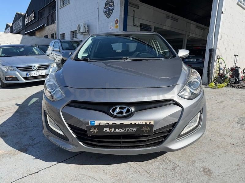 Usado Hyundai i30 100 CV (73 kW) 2014 Gris / plata Berlina