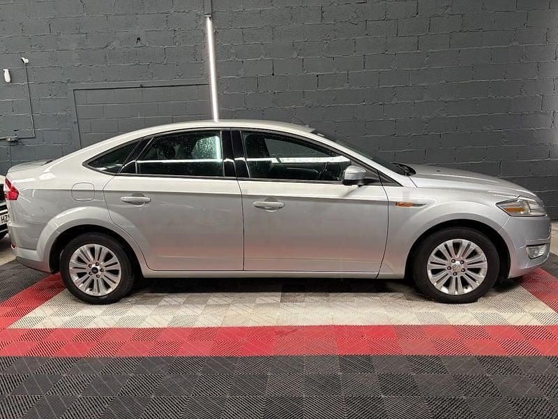 Usado Ford Mondeo Trend 140 CV (102 kW) 2007 Gris / plata Berlina