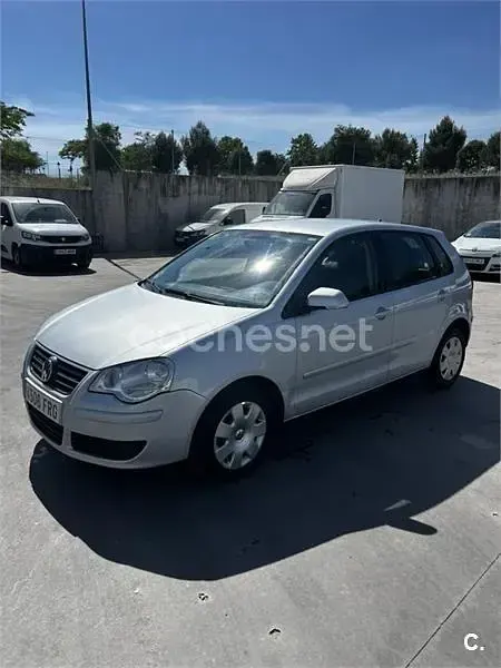 Usado VW Polo Advance 80 CV (58 kW) 2007 Gris / plata Utilitario