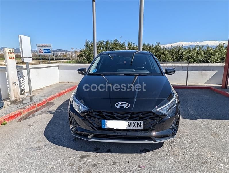 Usado Hyundai i20 100 CV (73 kW) 2024 Negro Utilitario