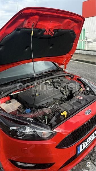 Usado Ford Focus ST-Line 182 CV (133 kW) 2018 Rojo Berlina