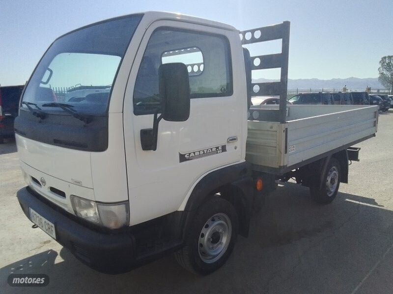 Blanco Usado 2004 Nissan Cabstar Recogida | 6500 € - Imagen 1/3