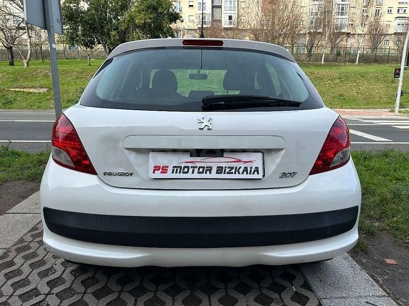 Usado Peugeot 207 Access 70 CV (51 kW) 2012 Blanco Berlina