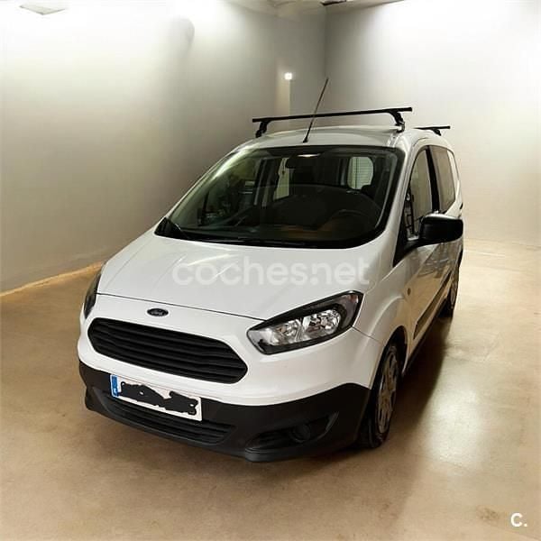 Usado Ford Tourneo Courier Ambiente 75 CV (55 kW) 2015 Blanco Monovolumen