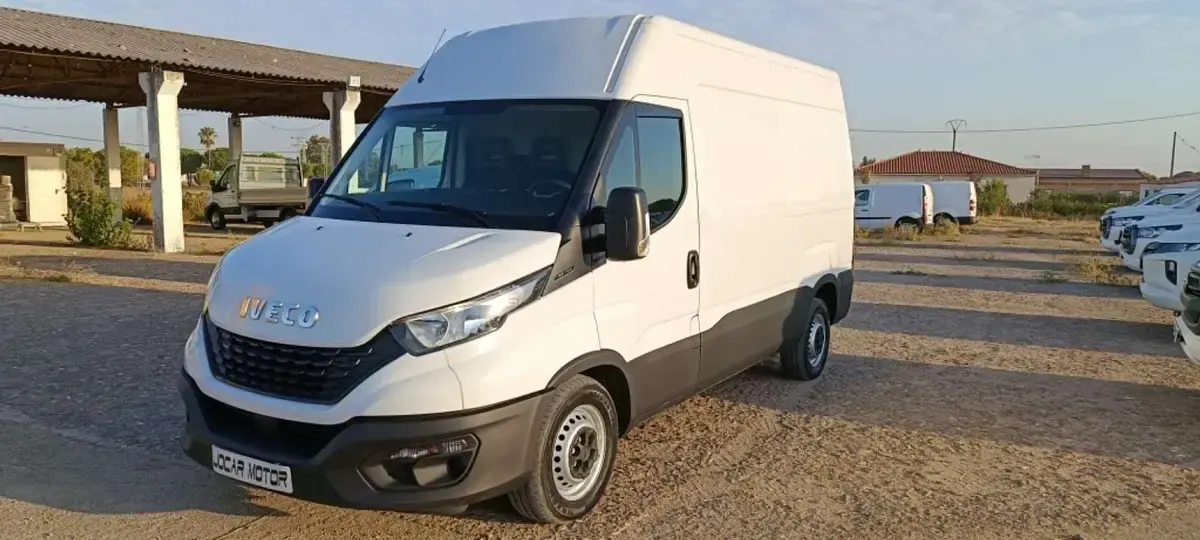 Usado Iveco 35.12 116 CV (85 kW) 2021 Blanco Van