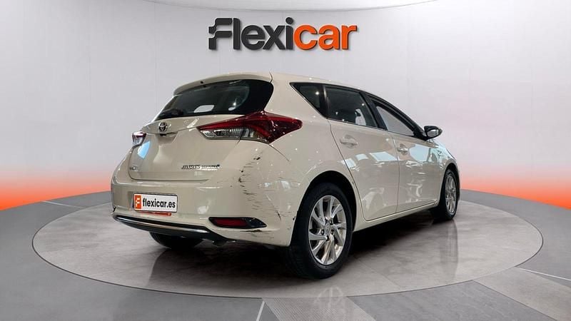 Usado Toyota Auris Hybrid Active 136 CV (100 kW) 2016 Blanco Utilitario