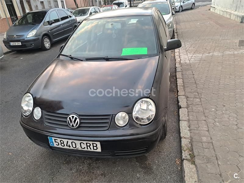 Usado VW Polo Trendline 75 CV (55 kW) 2003 Negro Berlina