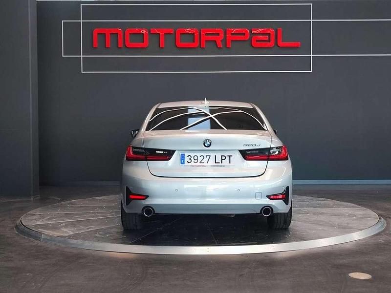 Usado BMW 320e Comfort Edition 190 CV (139 kW) 2021 Gris / plata Berlina