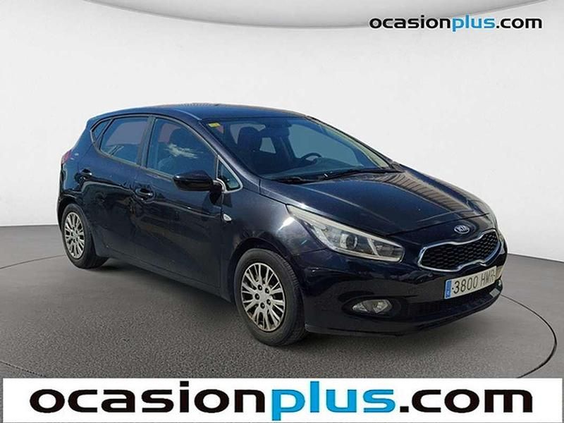 Usado Kia Ceed 90 CV (66 kW) 2012 Negro Utilitario