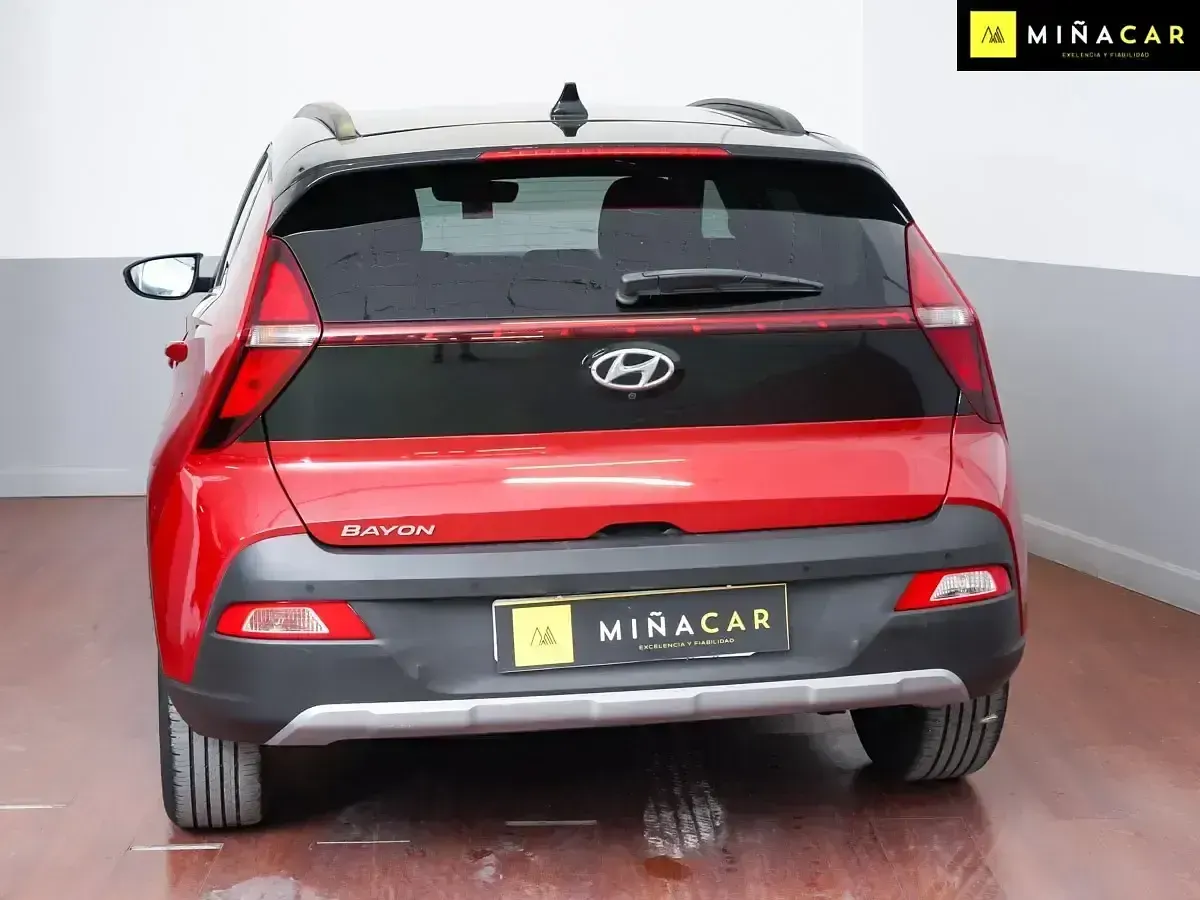 Usado Hyundai Bayon Blackline 100 CV (73 kW) 2022 Rojo SUV