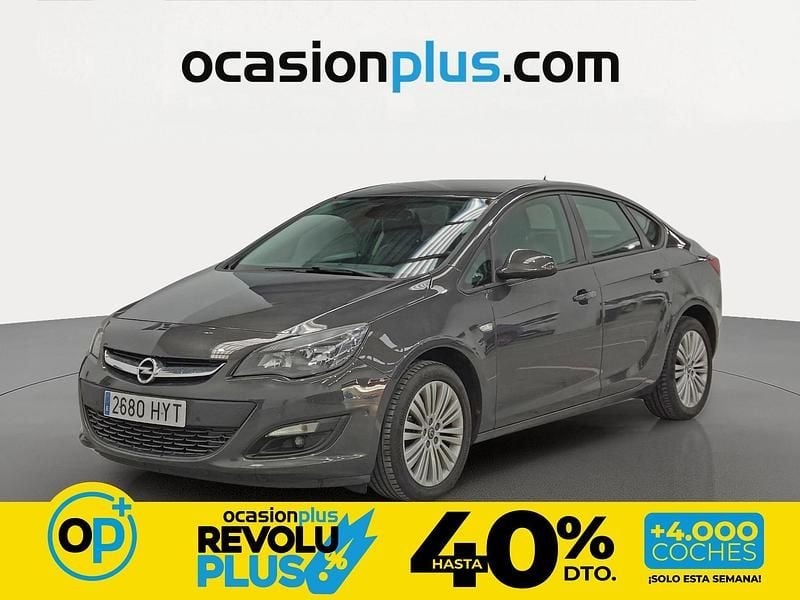 Usado Opel Astra Selective 140 CV (102 kW) 2014 Gris Berlina