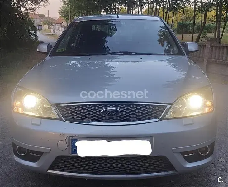 Usado Ford Mondeo Titanium X 155 CV (114 kW) 2005 Gris / plata Berlina