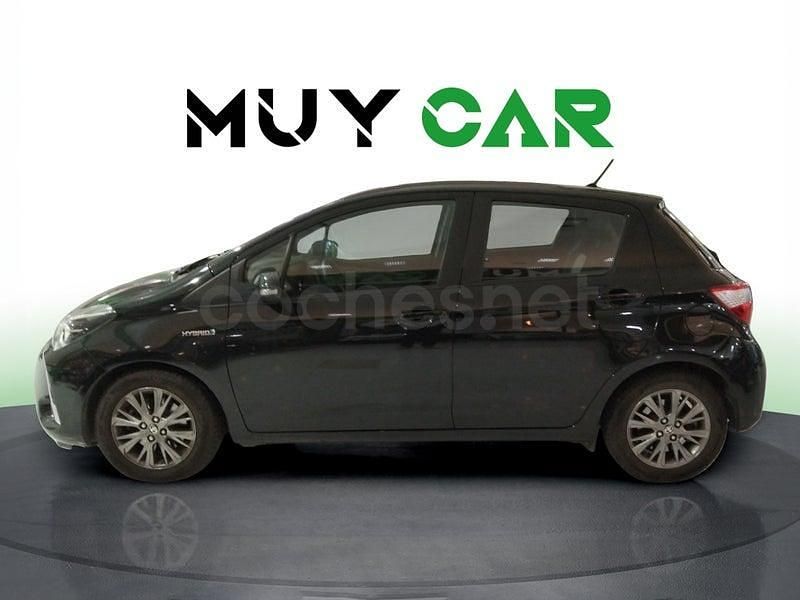 Usado Toyota Yaris Hybrid Active 100 CV (73 kW) 2018 Negro Berlina