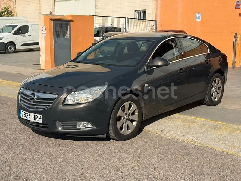 Usado Opel Insignia Selective 130 CV (95 kW) 2013 Marrón Berlina