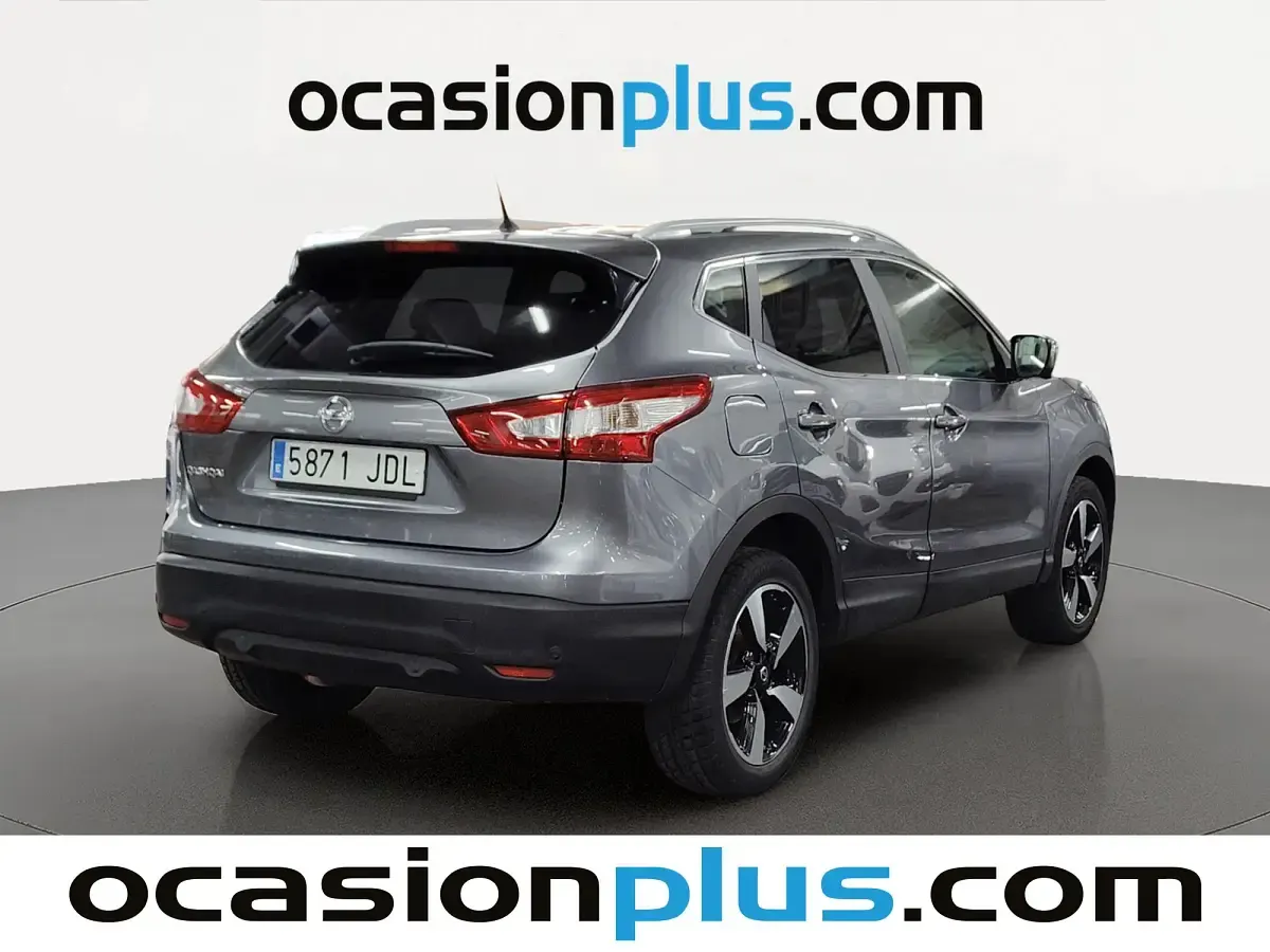 Usado Nissan Qashqai 360º 116 CV (85 kW) 2015 Gris plata SUV