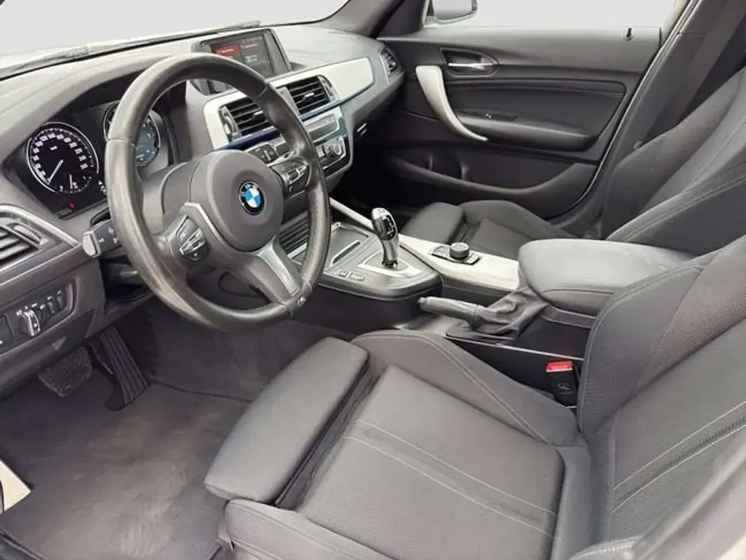 Usado BMW 118 Comfort Edition 140 CV (102 kW) 2019 Blanco Utilitario