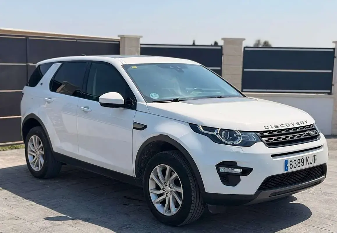 Usado Land Rover Discovery Sport HSE Luxury 150 CV (110 kW) 2018 Blanco SUV