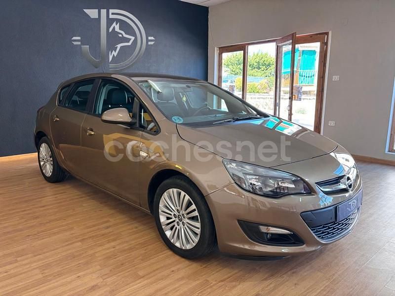 Marrón Usado 2014 Opel Astra Selective Berlina | 6990 € (Precio justo) - Imagen 1/4
