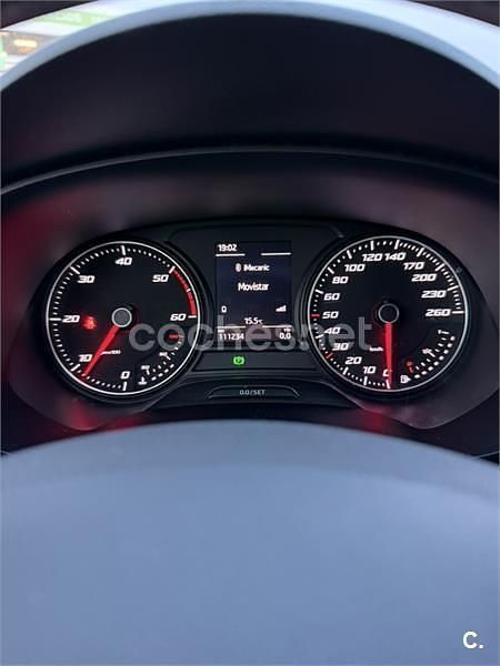 Usado Seat Leon Style Plus 115 CV (84 kW) 2017 Gris / plata Berlina