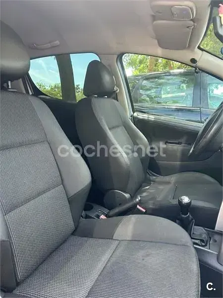 Usado Peugeot 207 Business-Line 70 CV (51 kW) 2011 Gris / plata Berlina