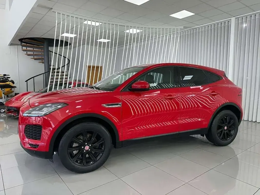 Usado Jaguar E-Pace 150 CV (110 kW) 2020 Rojo SUV