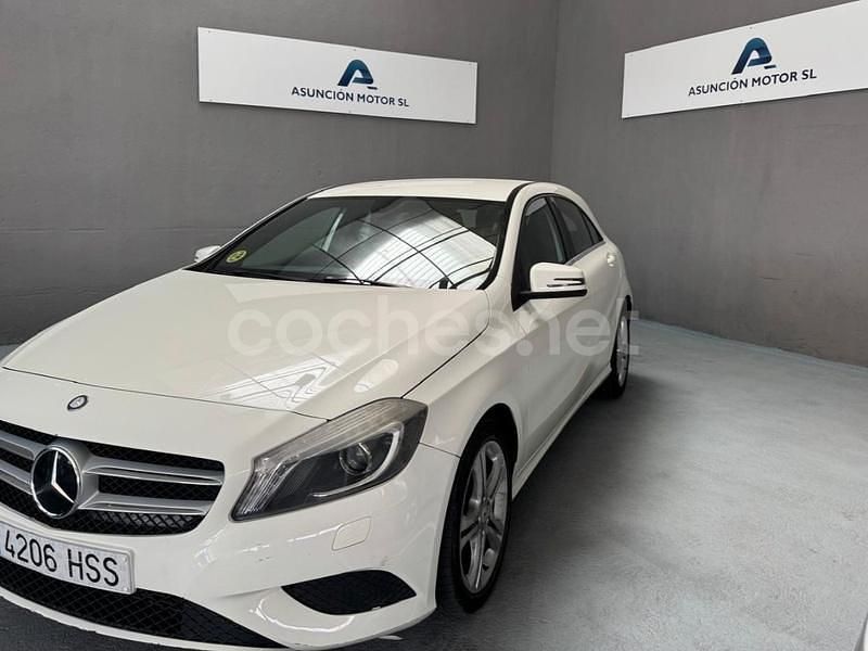 Usado Mercedes A180 AMG line 109 CV (80 kW) 2013 Blanco Berlina
