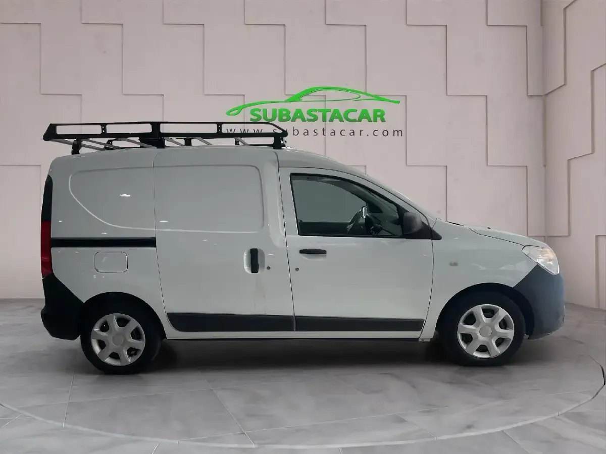 Usado Dacia Dokker Essentiel 75 CV (55 kW) 2019 Blanco Monovolumen