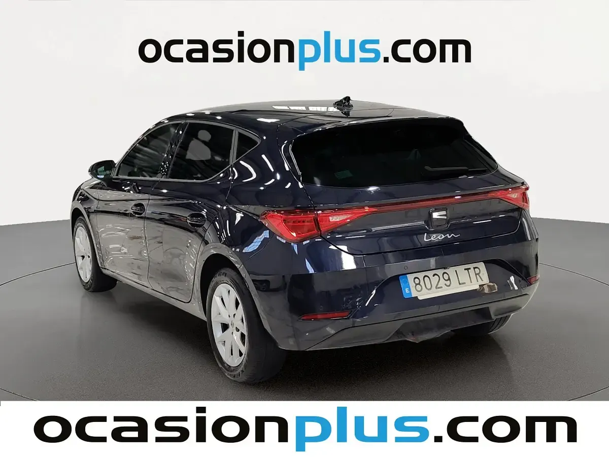 Usado Seat Leon Style 110 CV (80 kW) 2021 Azul Utilitario