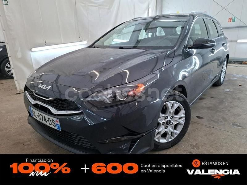 Gris / plata Usado 2023 Kia Ceed GT Berlina | 12.850 € (Buen precio) - Imagen 1/4