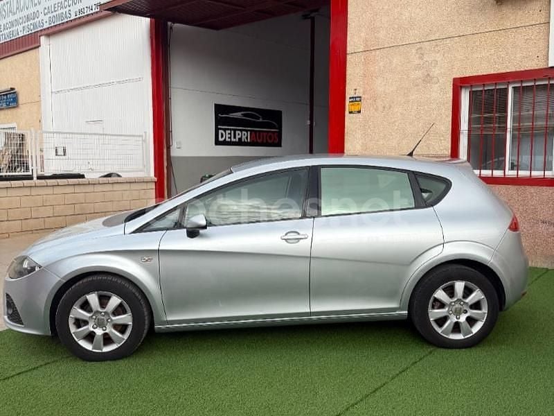 Usado Seat Leon Style 105 CV (77 kW) 2008 Gris / plata Berlina